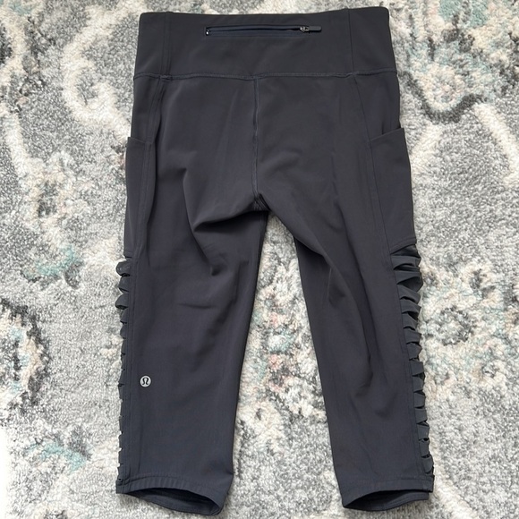 Lululemon Sharp Turns Crop 17" - Picture 6 of 9